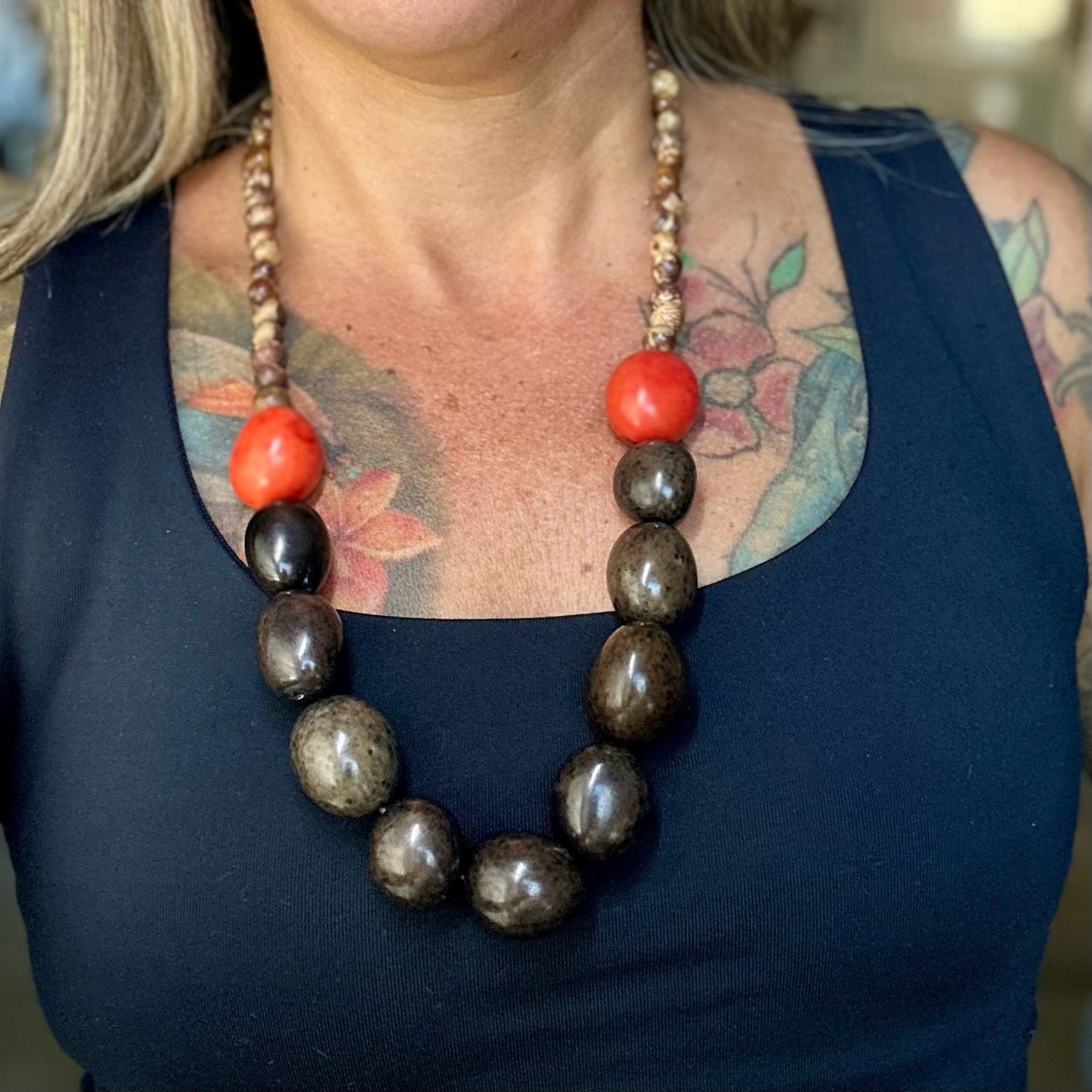 black w/ red dot - Jarina Necklace